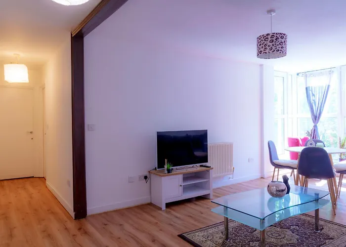 Spacious 2Bd 2Baths Apartment In Central London