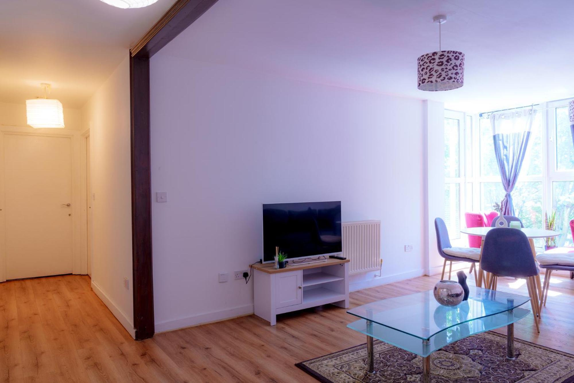 Apartment Spacious 2bd 2baths In *